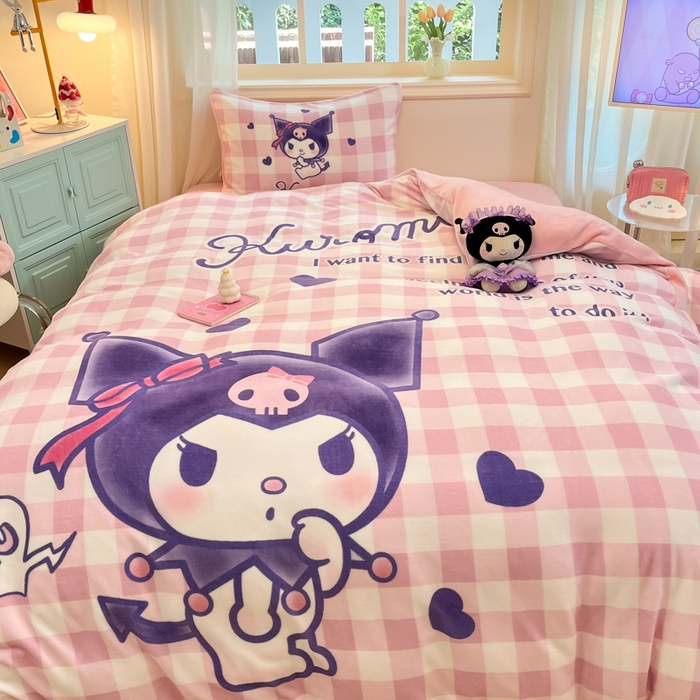 91家纺网 家纺一手货源 找家纺 金爱家 2025新款正版三丽鸥授权大版卡通平网数码印花加厚高克重牛奶绒系列四件套-第一批 绒大版-R甜趣库洛米