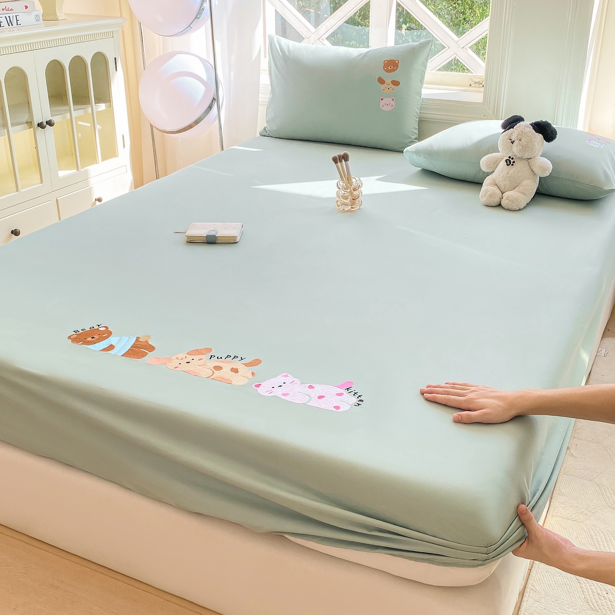 91家纺网 家纺一手货源 找家纺 （总）灰鲸 2025新款全棉刺绣大床床笠-懒懒小憩系列