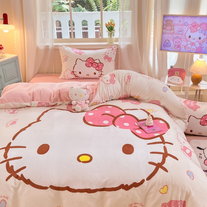 91家纺网 家纺一手货源 找家纺 金爱家 2025新款正版三丽鸥授权大版卡通平网数码印花加厚高克重牛奶绒系列四件套-第一批 绒大版-R甜甜奶油kitty