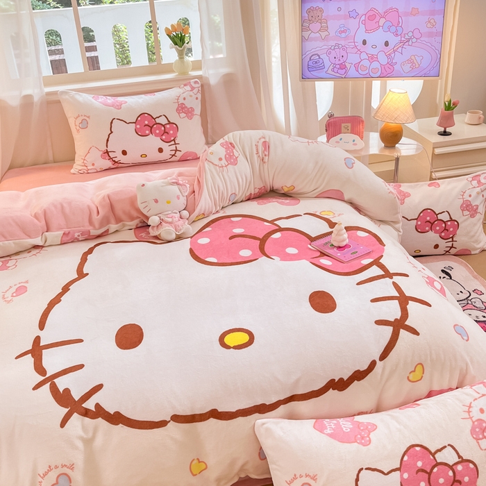 91家纺网 家纺一手货源 找家纺 金爱家 2025新款正版三丽鸥授权大版卡通平网数码印花加厚高克重牛奶绒系列四件套-第一批 绒大版-R甜甜奶油kitty