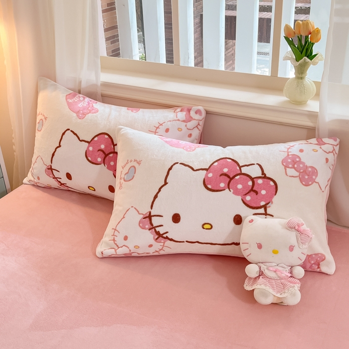 91家纺网 家纺一手货源 找家纺 金爱家 2025新款正版三丽鸥授权大版卡通平网数码印花加厚高克重牛奶绒系列四件套-第一批 绒大版-R甜甜奶油kitty