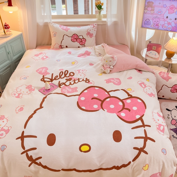 91家纺网 家纺一手货源 找家纺 金爱家 2025新款正版三丽鸥授权大版卡通平网数码印花加厚高克重牛奶绒系列四件套-第一批 绒大版-R甜甜奶油kitty