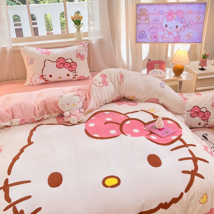 91家纺网 家纺一手货源 找家纺 金爱家 2025新款正版三丽鸥授权大版卡通平网数码印花加厚高克重牛奶绒系列四件套-第一批 绒大版-R甜甜奶油kitty