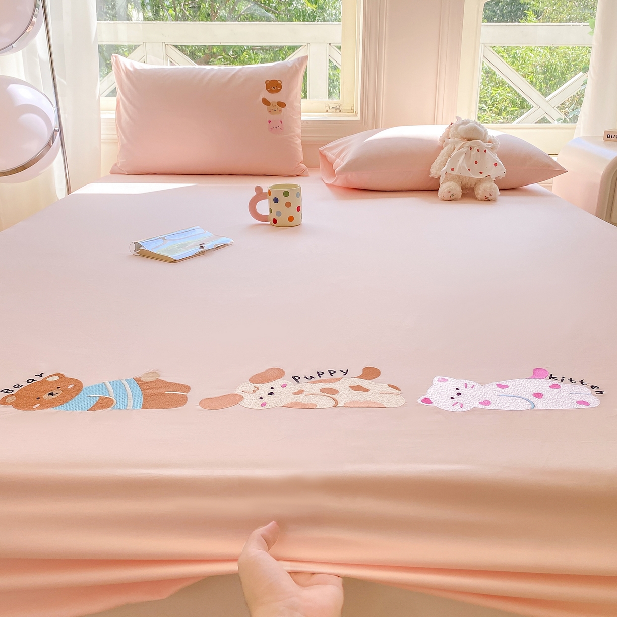 91家纺网 家纺一手货源 找家纺 灰鲸 2025新款全棉刺绣大床床笠-懒懒小憩系列 懒懒小憩-粉