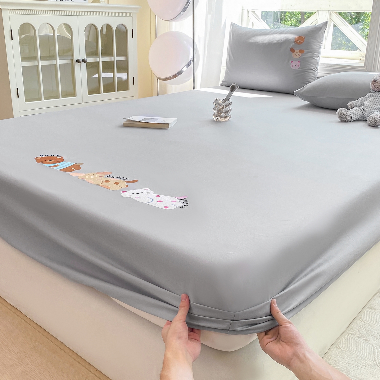 91家纺网 家纺一手货源 找家纺 灰鲸 2025新款全棉刺绣大床床笠-懒懒小憩系列 懒懒小憩-灰