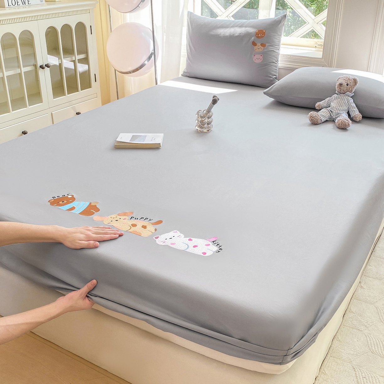 91家纺网 家纺一手货源 找家纺 灰鲸 2025新款全棉刺绣大床床笠-懒懒小憩系列 懒懒小憩-灰