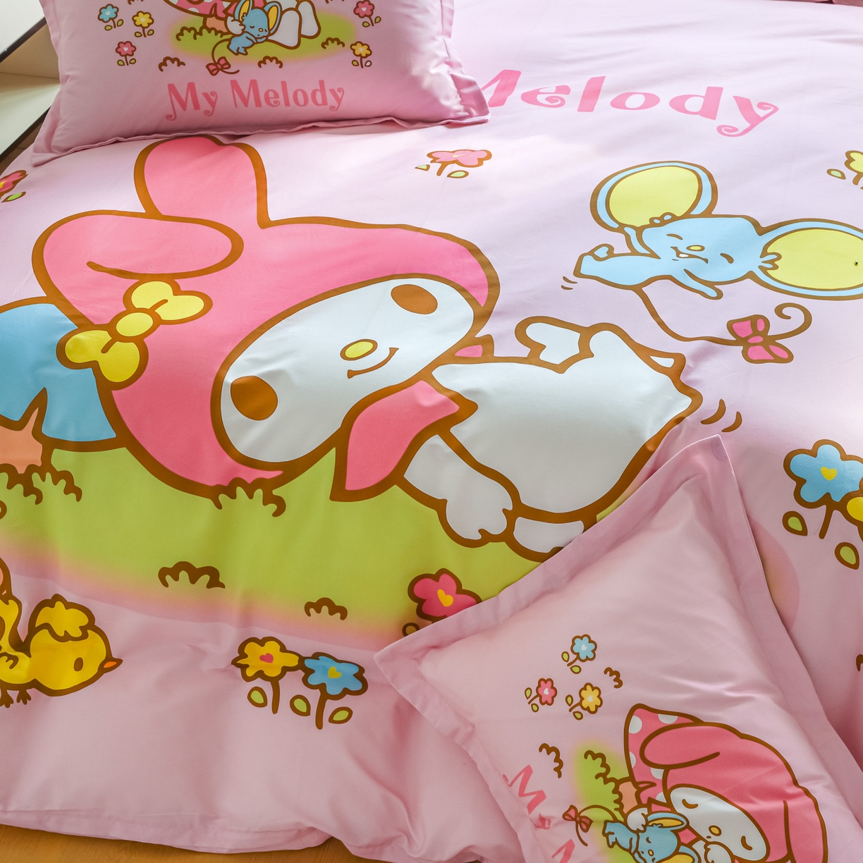 91家纺网 家纺一手货源 找家纺 浩诚 2025新款三丽鸥专版大版纯棉三件套四件套 花园派对