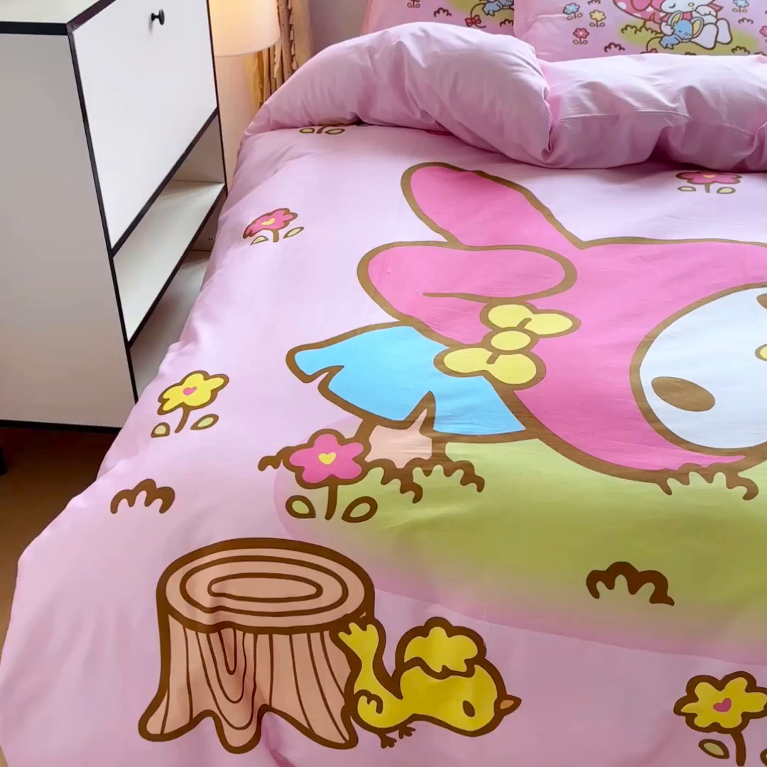 91家纺网 家纺一手货源 找家纺 浩诚 2025新款三丽鸥专版大版纯棉三件套四件套 花园派对