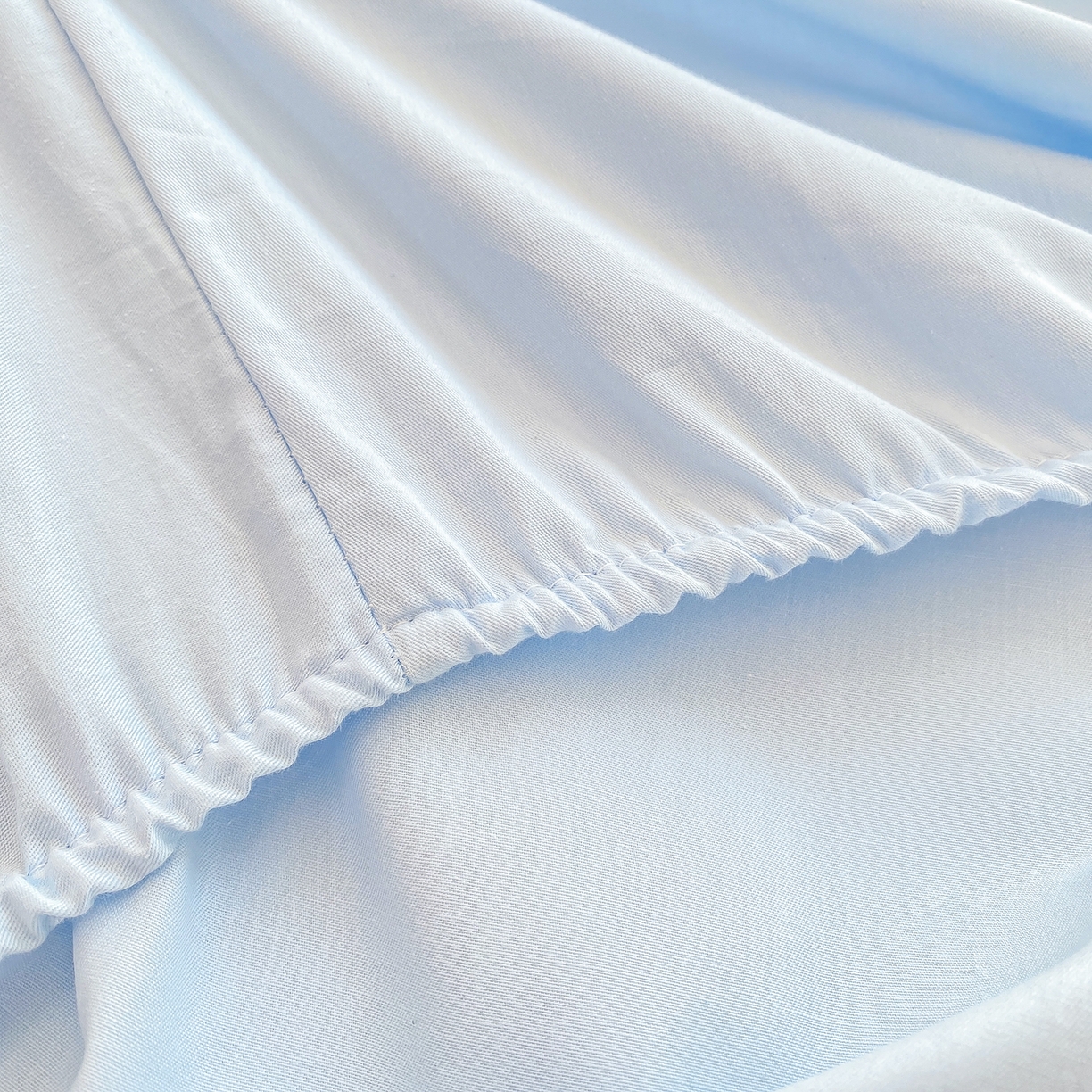 91家纺网 家纺一手货源 找家纺 灰鲸 2025新款全棉刺绣大床床笠-懒懒小憩系列 懒懒小憩-蓝