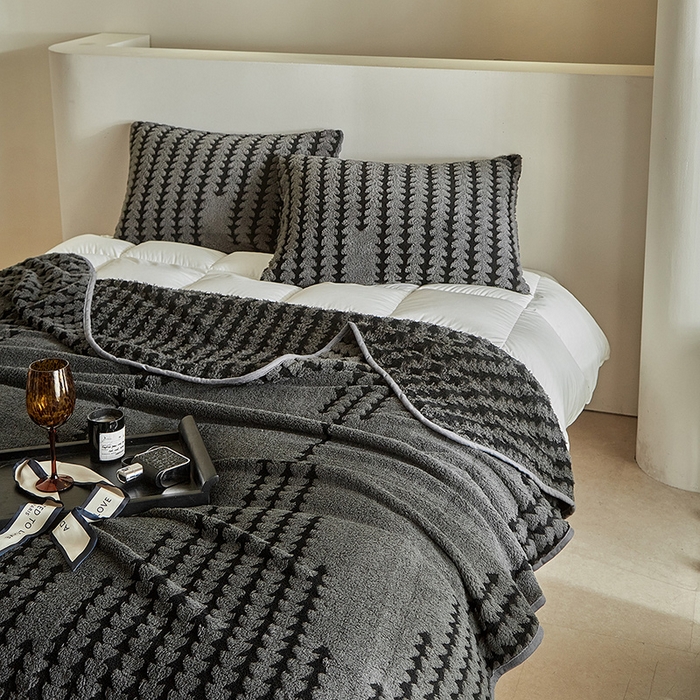 91家纺网 家纺一手货源 找家纺 温宁家纺 2025新款步步高单层毛毯盖毯 毛毯-步步高复古灰