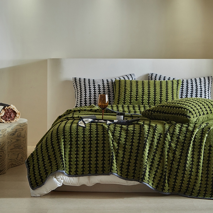 91家纺网 家纺一手货源 找家纺 温宁家纺 2025新款步步高单层毛毯盖毯 毛毯-步步高军绿