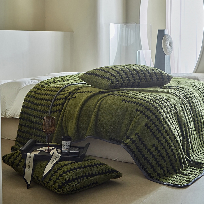 91家纺网 家纺一手货源 找家纺 温宁家纺 2025新款步步高单层毛毯盖毯 毛毯-步步高军绿