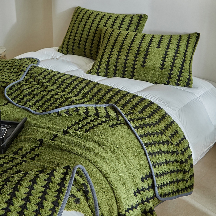 91家纺网 家纺一手货源 找家纺 温宁家纺 2025新款步步高单层毛毯盖毯 毛毯-步步高军绿