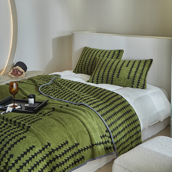 91家纺网 家纺一手货源 找家纺 温宁家纺 2025新款步步高单层毛毯盖毯 毛毯-步步高军绿