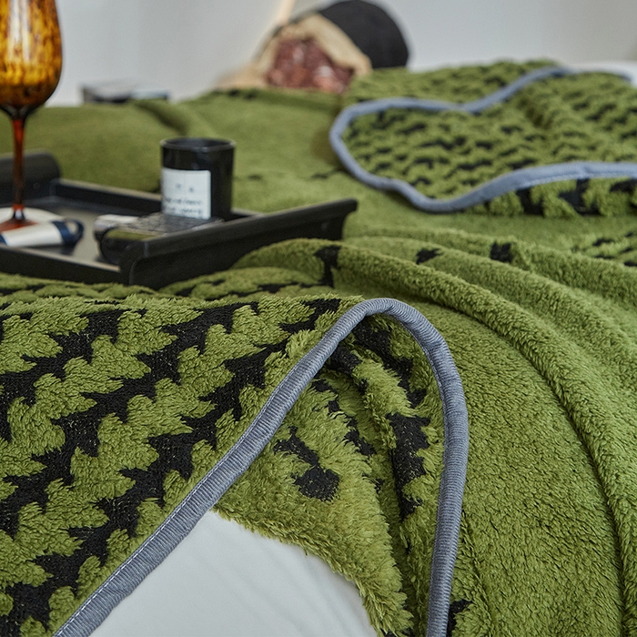 91家纺网 家纺一手货源 找家纺 温宁家纺 2025新款步步高单层毛毯盖毯 毛毯-步步高军绿