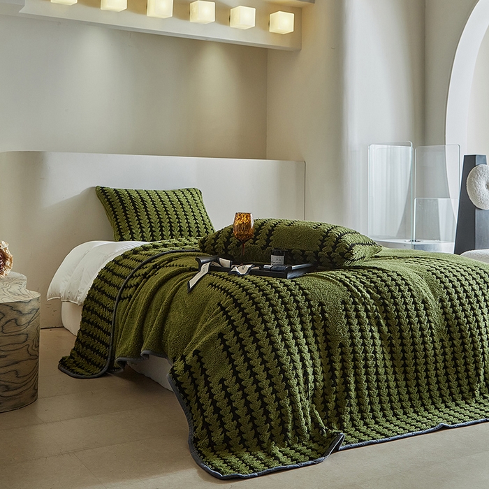 91家纺网 家纺一手货源 找家纺 温宁家纺 2025新款步步高单层毛毯盖毯 毛毯-步步高军绿