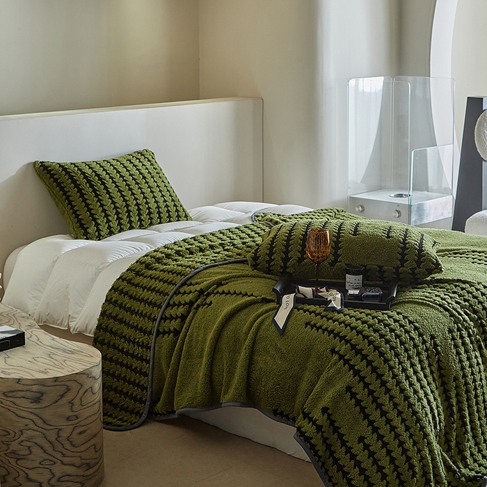 91家纺网 家纺一手货源 找家纺 温宁家纺 2025新款步步高单层毛毯盖毯 毛毯-步步高军绿