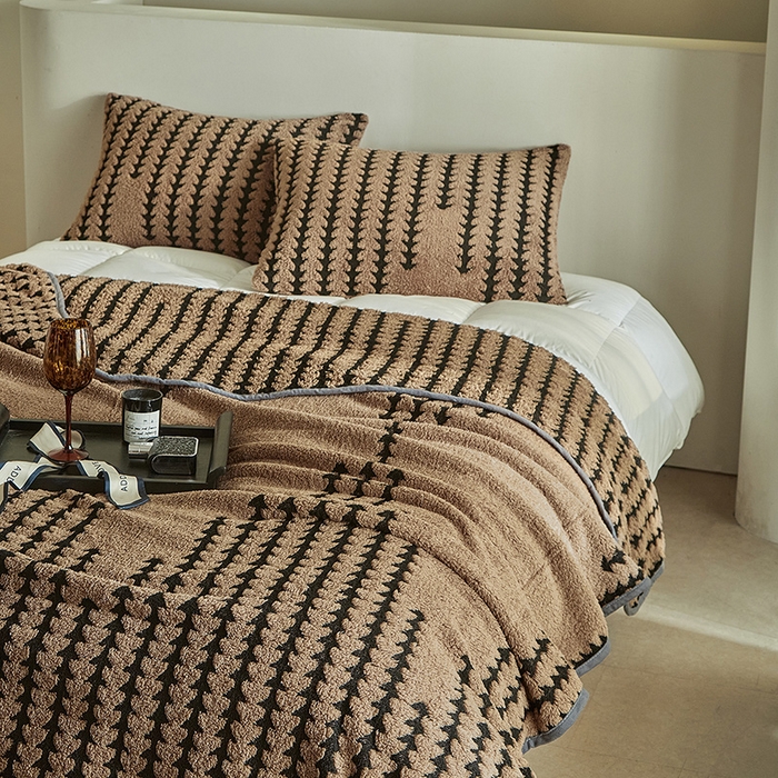 91家纺网 家纺一手货源 找家纺 温宁家纺 2025新款步步高单层毛毯盖毯 毛毯-步步高咖色