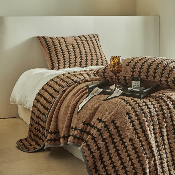 91家纺网 家纺一手货源 找家纺 温宁家纺 2025新款步步高单层毛毯盖毯 毛毯-步步高咖色