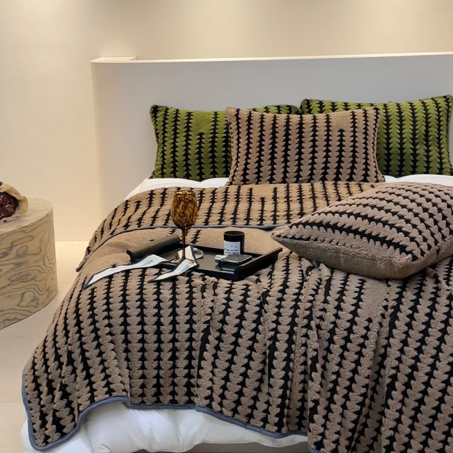 91家纺网 家纺一手货源 找家纺 温宁家纺 2025新款步步高单层毛毯盖毯 毛毯-步步高咖色