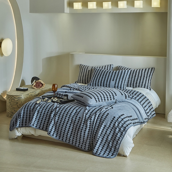 91家纺网 家纺一手货源 找家纺 温宁家纺 2025新款步步高单层毛毯盖毯 毛毯-步步高雾蓝