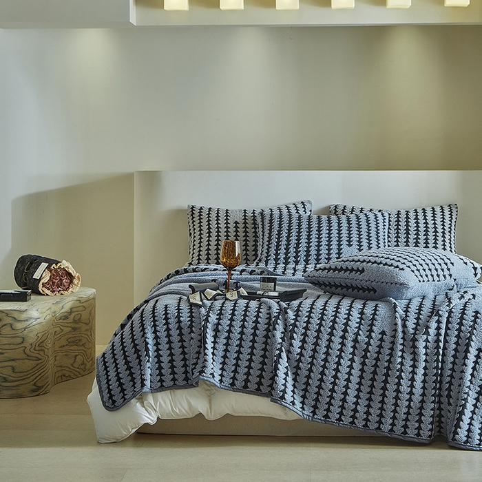 91家纺网 家纺一手货源 找家纺 温宁家纺 2025新款步步高单层毛毯盖毯 毛毯-步步高雾蓝