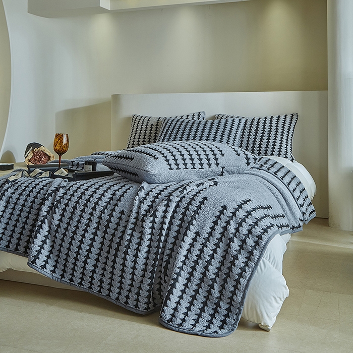 91家纺网 家纺一手货源 找家纺 温宁家纺 2025新款步步高单层毛毯盖毯 毛毯-步步高雾蓝