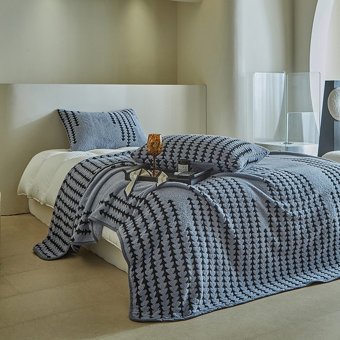 91家纺网 家纺一手货源 找家纺 温宁家纺 2025新款步步高单层毛毯盖毯 毛毯-步步高雾蓝