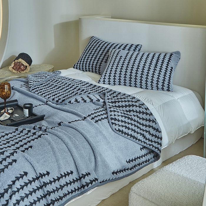 91家纺网 家纺一手货源 找家纺 温宁家纺 2025新款步步高单层毛毯盖毯 毛毯-步步高雾蓝