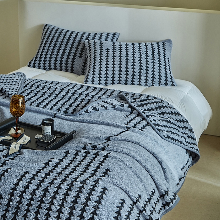 91家纺网 家纺一手货源 找家纺 温宁家纺 2025新款步步高单层毛毯盖毯 毛毯-步步高雾蓝