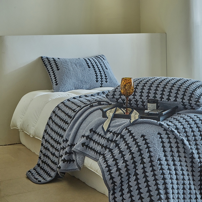 91家纺网 家纺一手货源 找家纺 温宁家纺 2025新款步步高单层毛毯盖毯 毛毯-步步高雾蓝