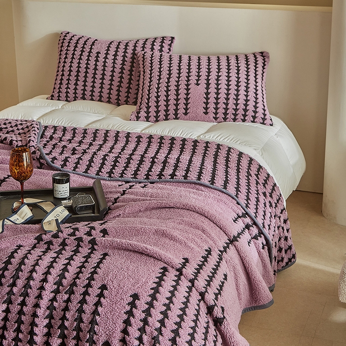 91家纺网 家纺一手货源 找家纺 温宁家纺 2025新款步步高单层毛毯盖毯 毛毯-步步高香芋紫