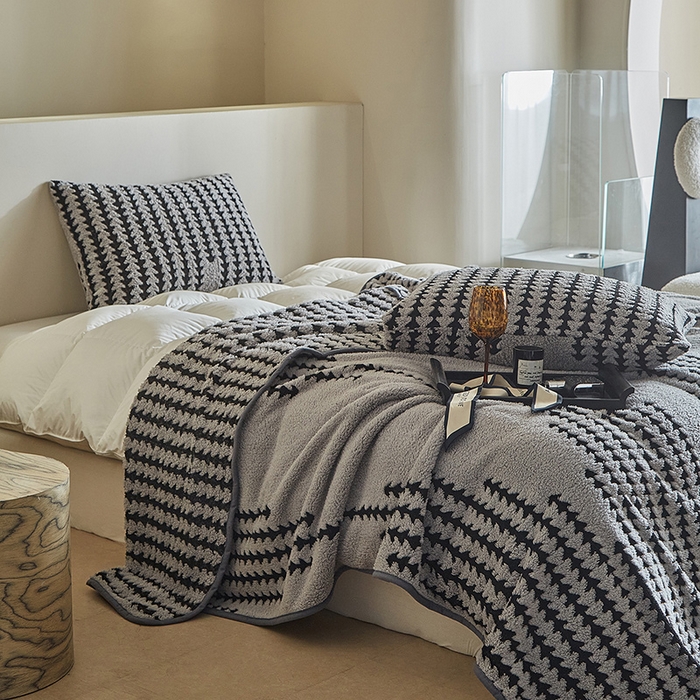 91家纺网 家纺一手货源 找家纺 温宁家纺 2025新款步步高单层毛毯盖毯 毛毯-步步高银灰