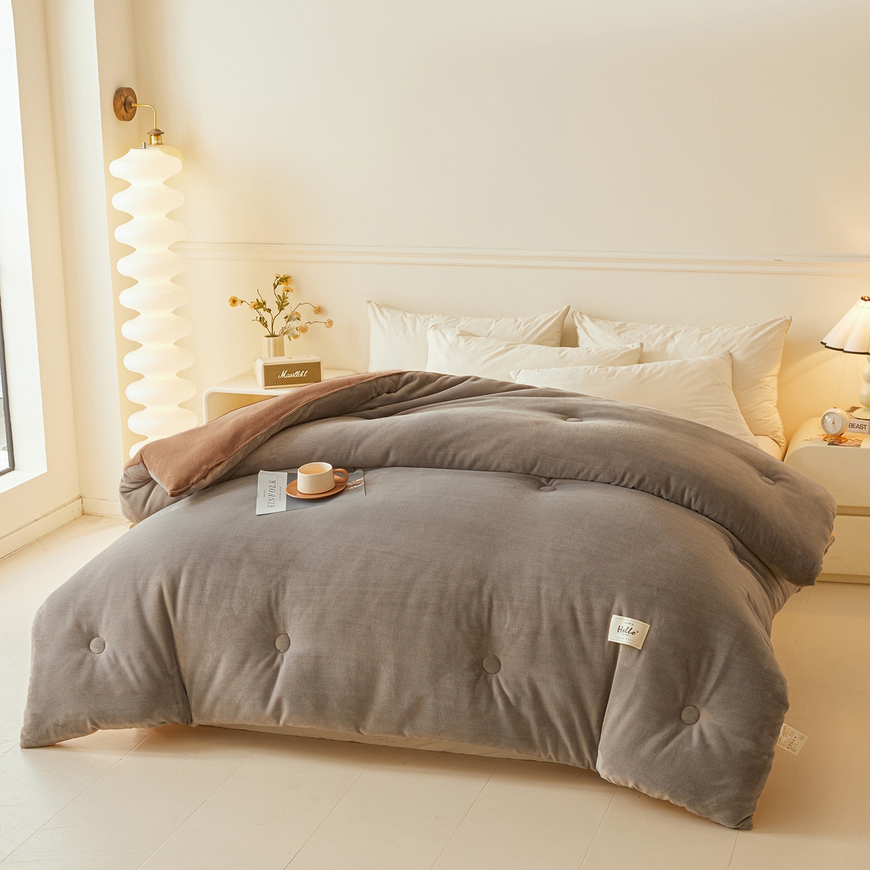 91家纺网 家纺一手货源 找家纺 鑫佰利 2025新款柔暖纯色牛奶绒冬被被子被芯 灰咖双拼