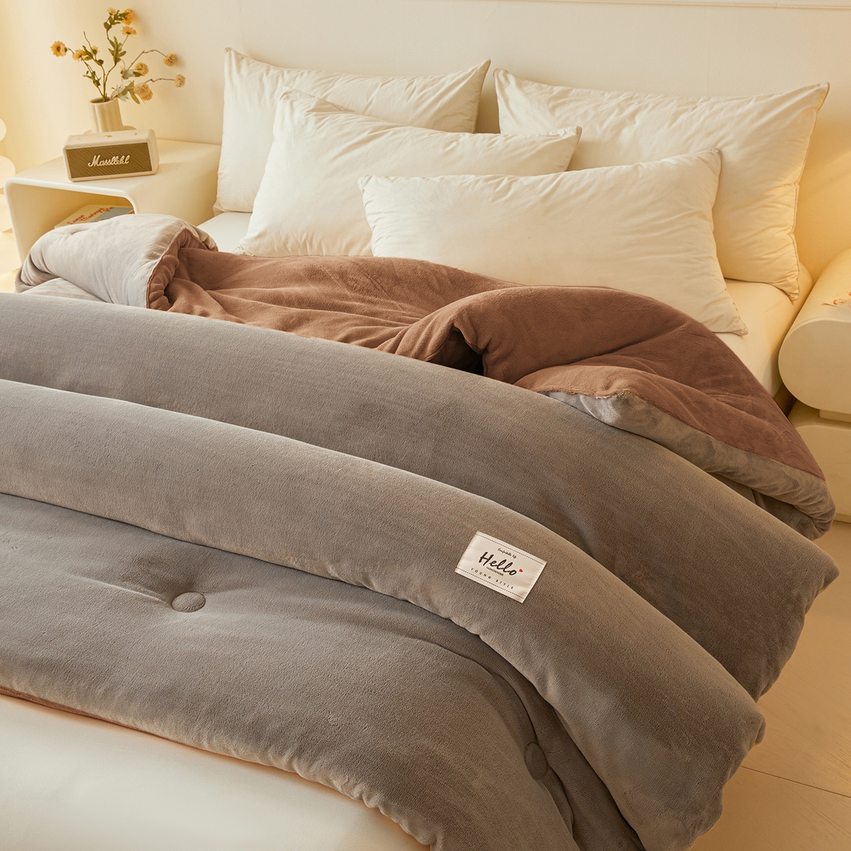 91家纺网 家纺一手货源 找家纺 鑫佰利 2025新款柔暖纯色牛奶绒冬被被子被芯 灰咖双拼