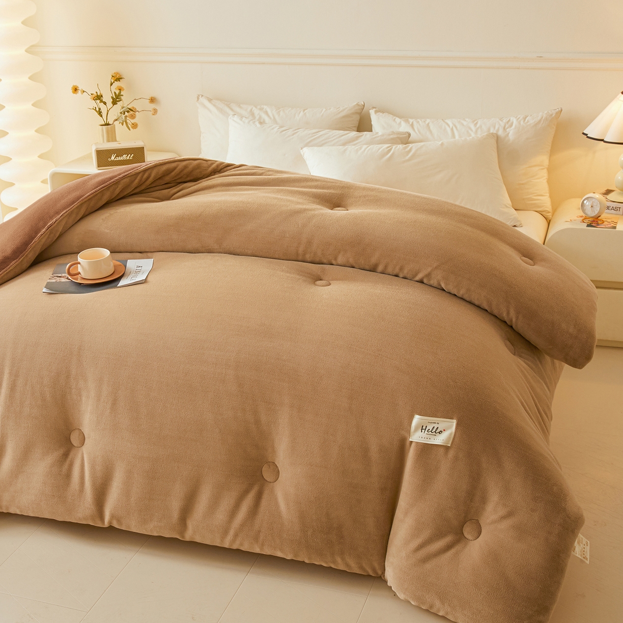 91家纺网 家纺一手货源 找家纺 鑫佰利 2025新款柔暖纯色牛奶绒冬被被子被芯 咖驼双拼