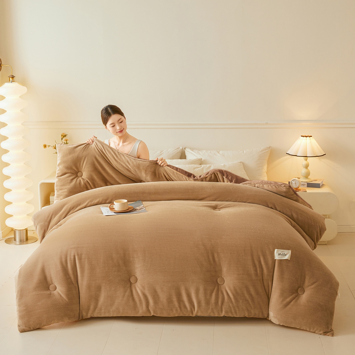 91家纺网 家纺一手货源 找家纺 鑫佰利 2025新款柔暖纯色牛奶绒冬被被子被芯 咖驼双拼