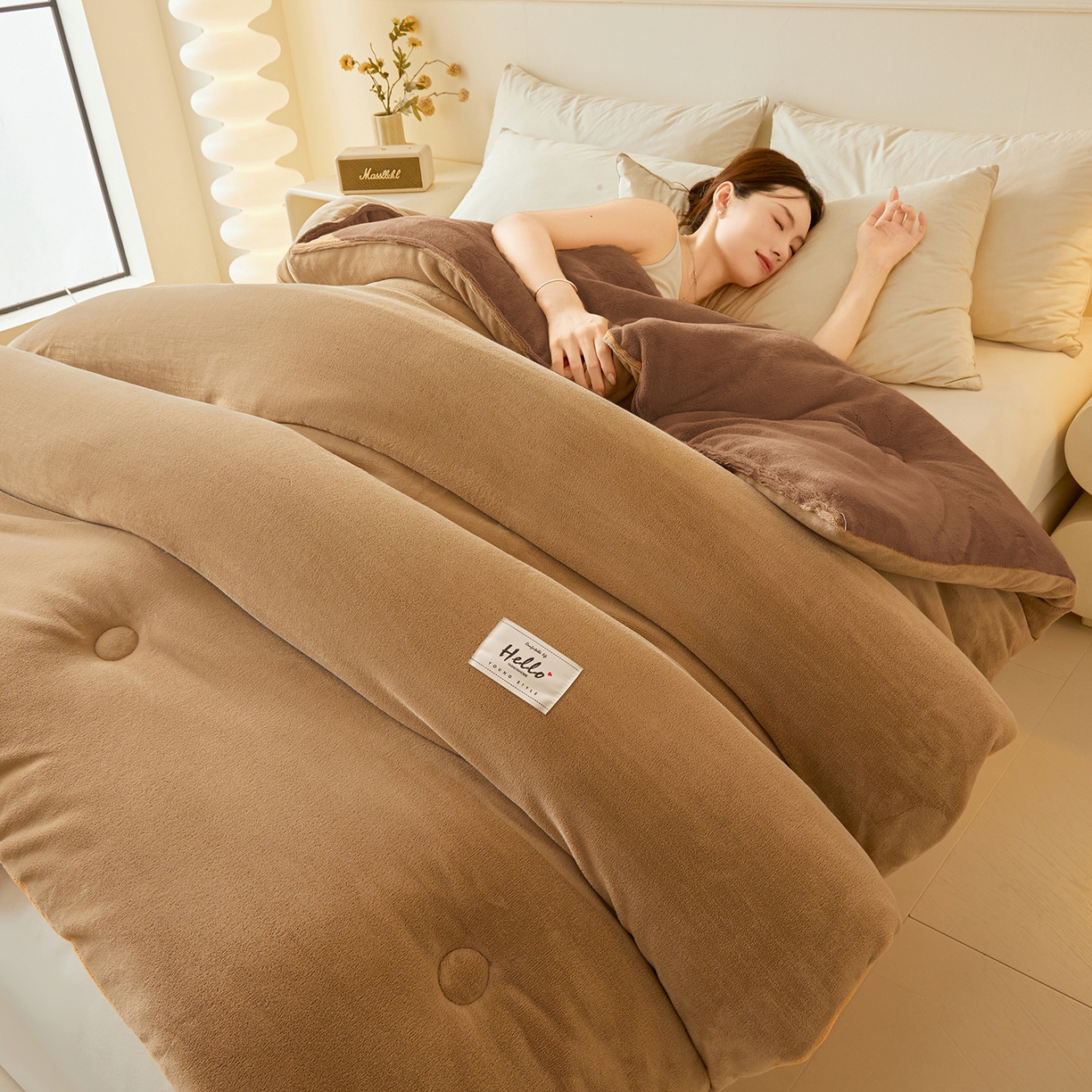 91家纺网 家纺一手货源 找家纺 鑫佰利 2025新款柔暖纯色牛奶绒冬被被子被芯 咖驼双拼