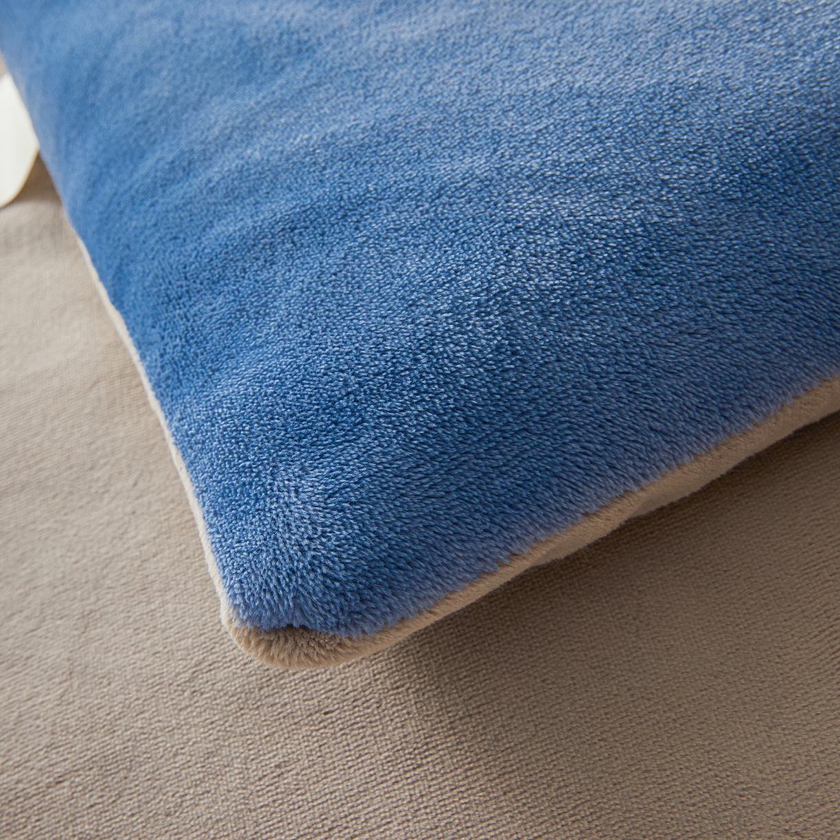 91家纺网 家纺一手货源 找家纺 鑫佰利 2025新款柔暖纯色牛奶绒冬被被子被芯 蓝灰双拼