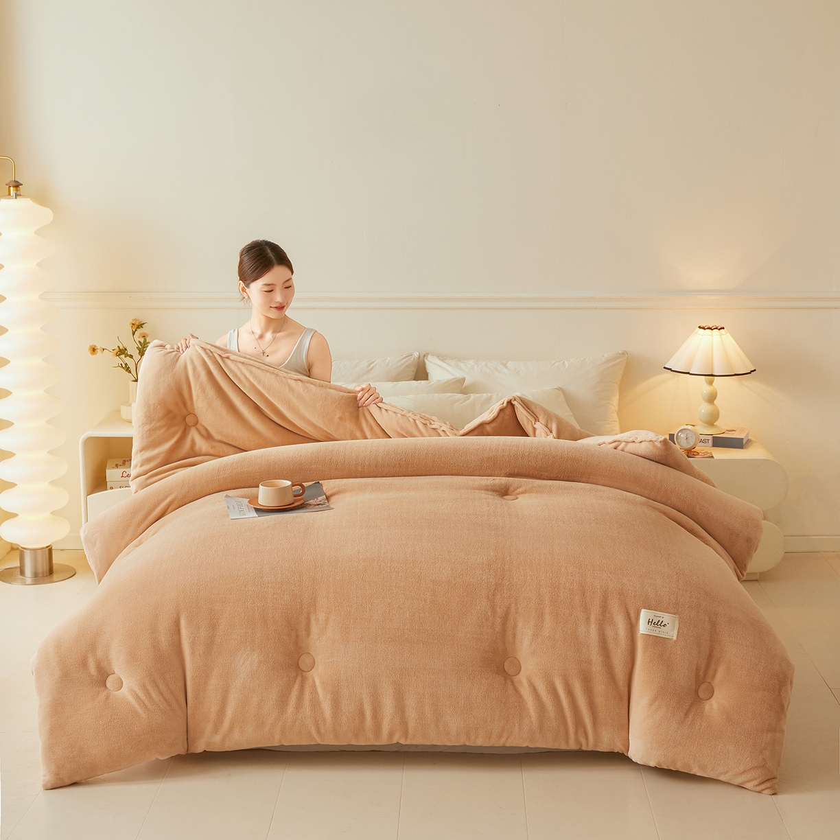 91家纺网 家纺一手货源 找家纺 鑫佰利 2025新款柔暖纯色牛奶绒冬被被子被芯 奶驼色