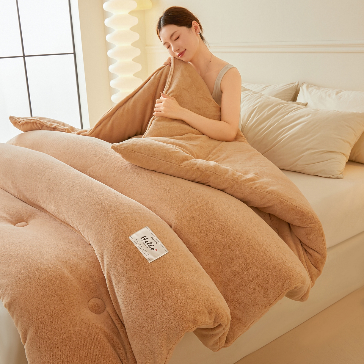 91家纺网 家纺一手货源 找家纺 鑫佰利 2025新款柔暖纯色牛奶绒冬被被子被芯 奶驼色