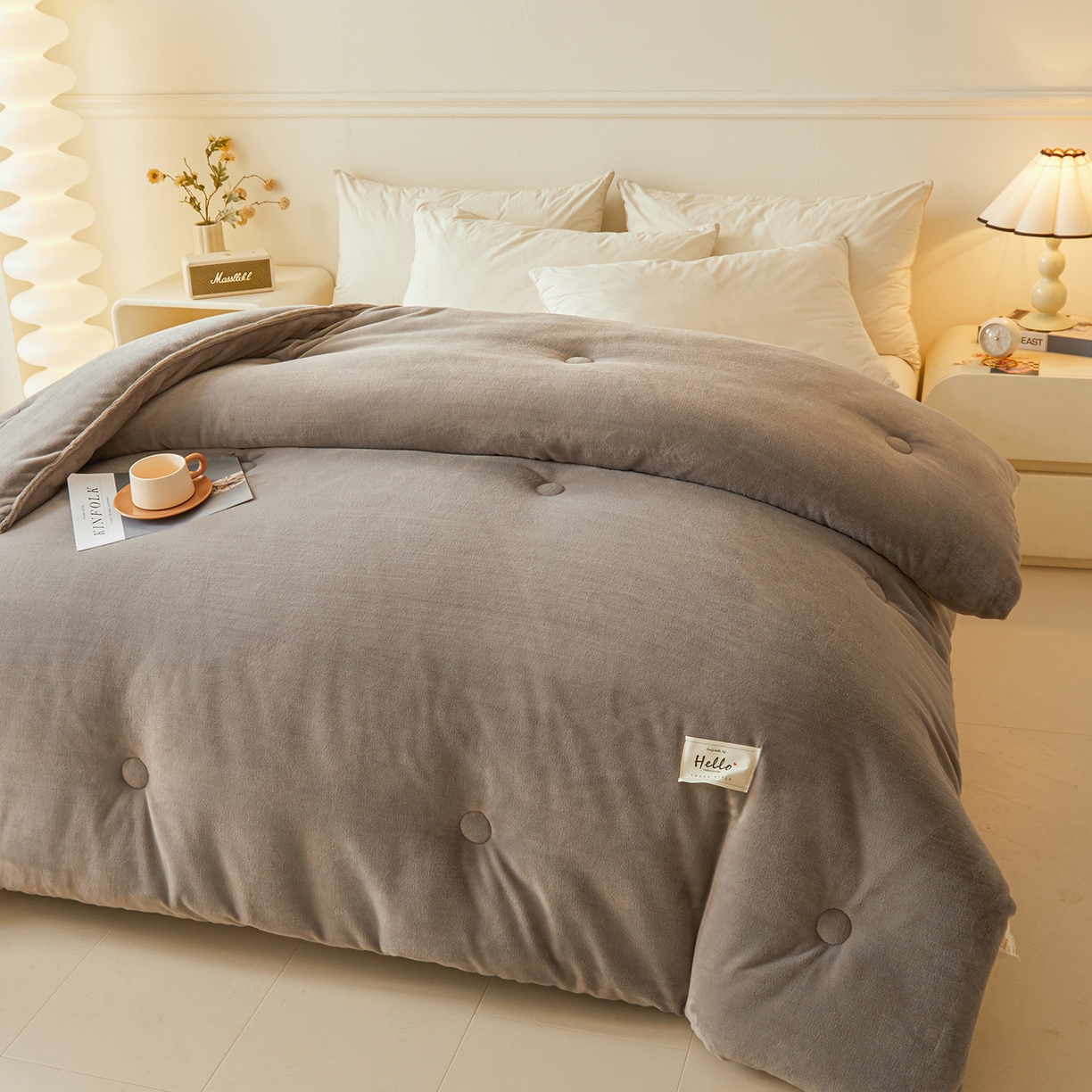 91家纺网 家纺一手货源 找家纺 鑫佰利 2025新款柔暖纯色牛奶绒冬被被子被芯 星灰