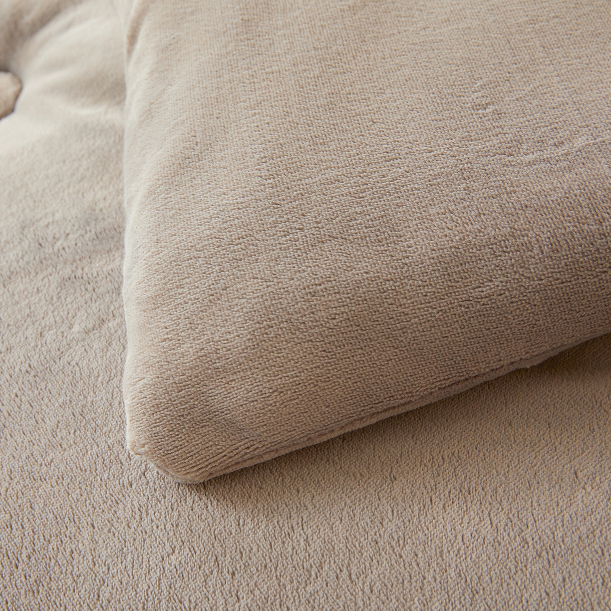 91家纺网 家纺一手货源 找家纺 鑫佰利 2025新款柔暖纯色牛奶绒冬被被子被芯 星灰