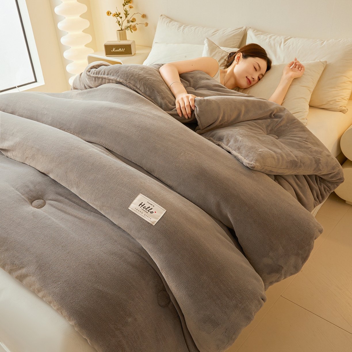 91家纺网 家纺一手货源 找家纺 鑫佰利 2025新款柔暖纯色牛奶绒冬被被子被芯 星灰