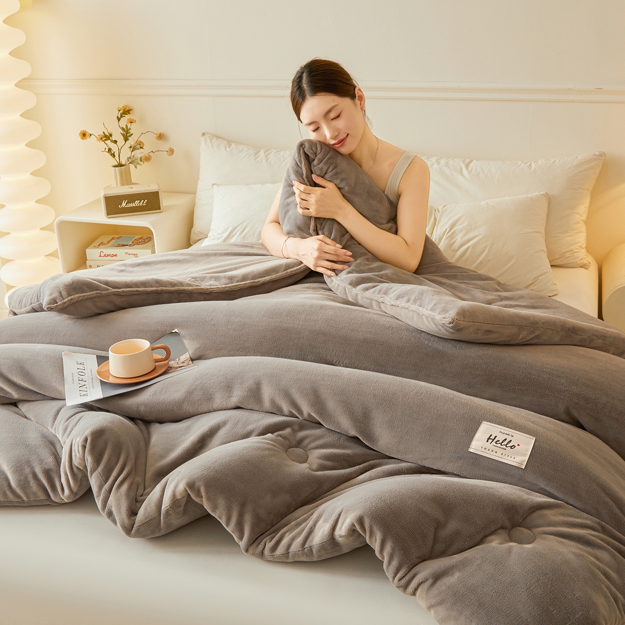 91家纺网 家纺一手货源 找家纺 鑫佰利 2025新款柔暖纯色牛奶绒冬被被子被芯 星灰