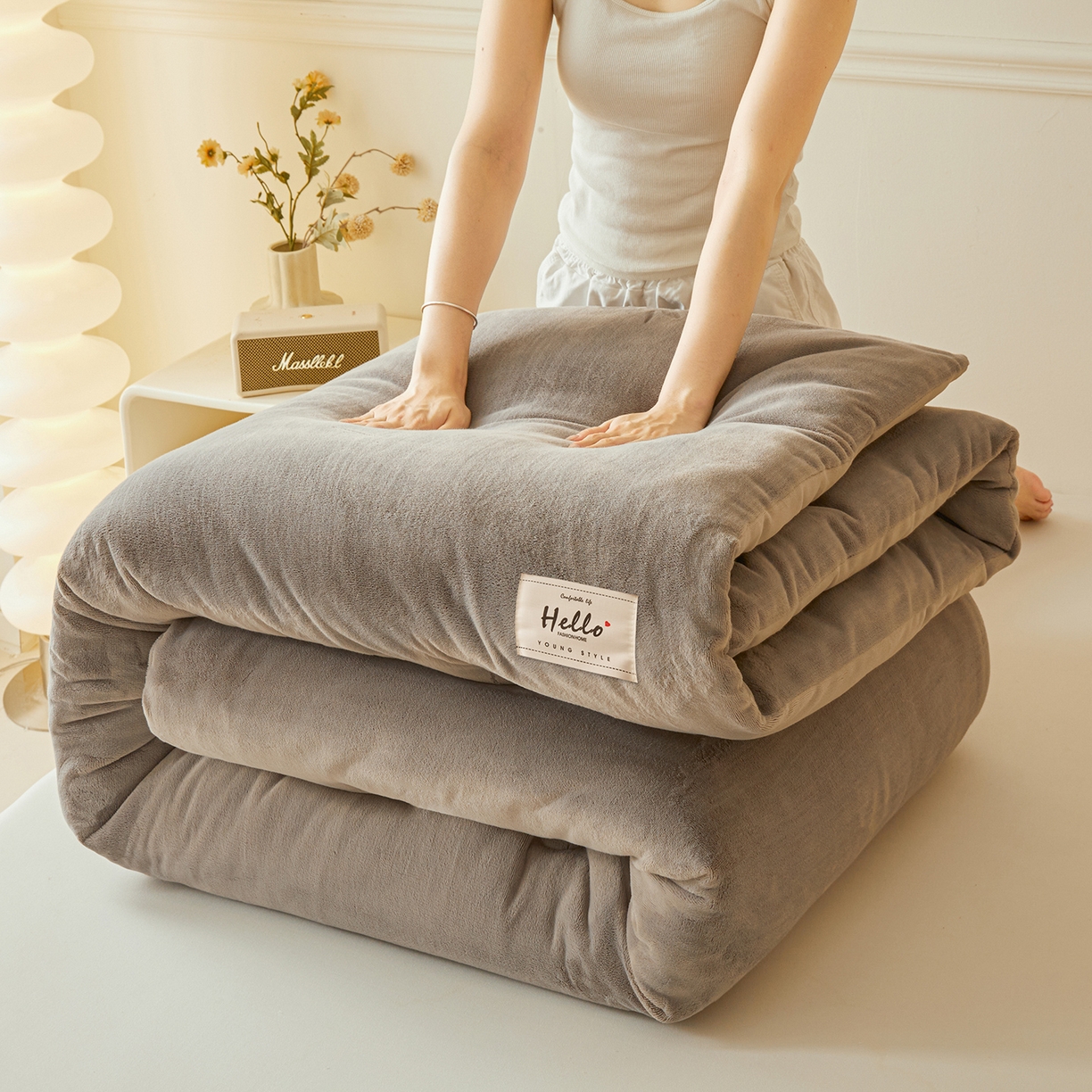 91家纺网 家纺一手货源 找家纺 鑫佰利 2025新款柔暖纯色牛奶绒冬被被子被芯 星灰