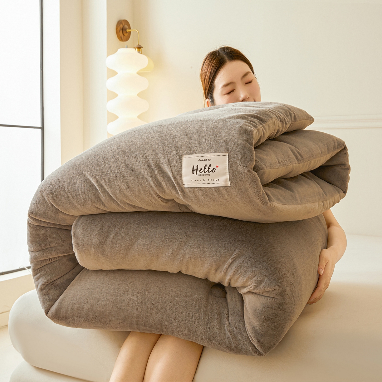 91家纺网 家纺一手货源 找家纺 鑫佰利 2025新款柔暖纯色牛奶绒冬被被子被芯 星灰