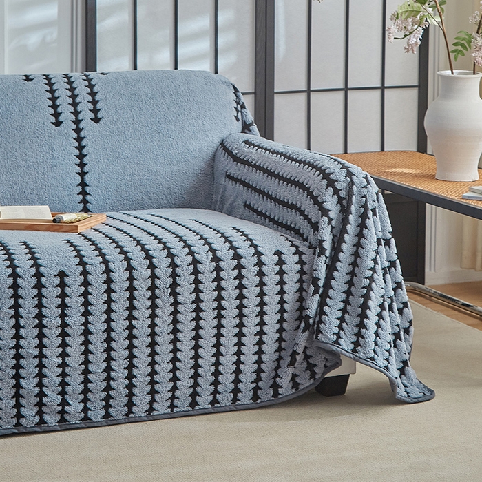 91家纺网 家纺一手货源 找家纺 温宁家纺 2025新款步步高沙发巾 沙发巾-步步高雾蓝