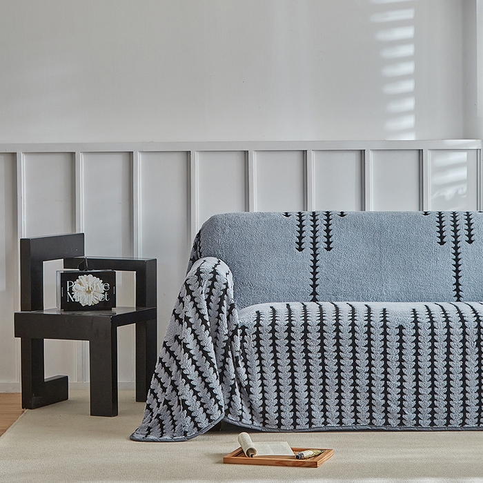 91家纺网 家纺一手货源 找家纺 温宁家纺 2025新款步步高沙发巾 沙发巾-步步高雾蓝