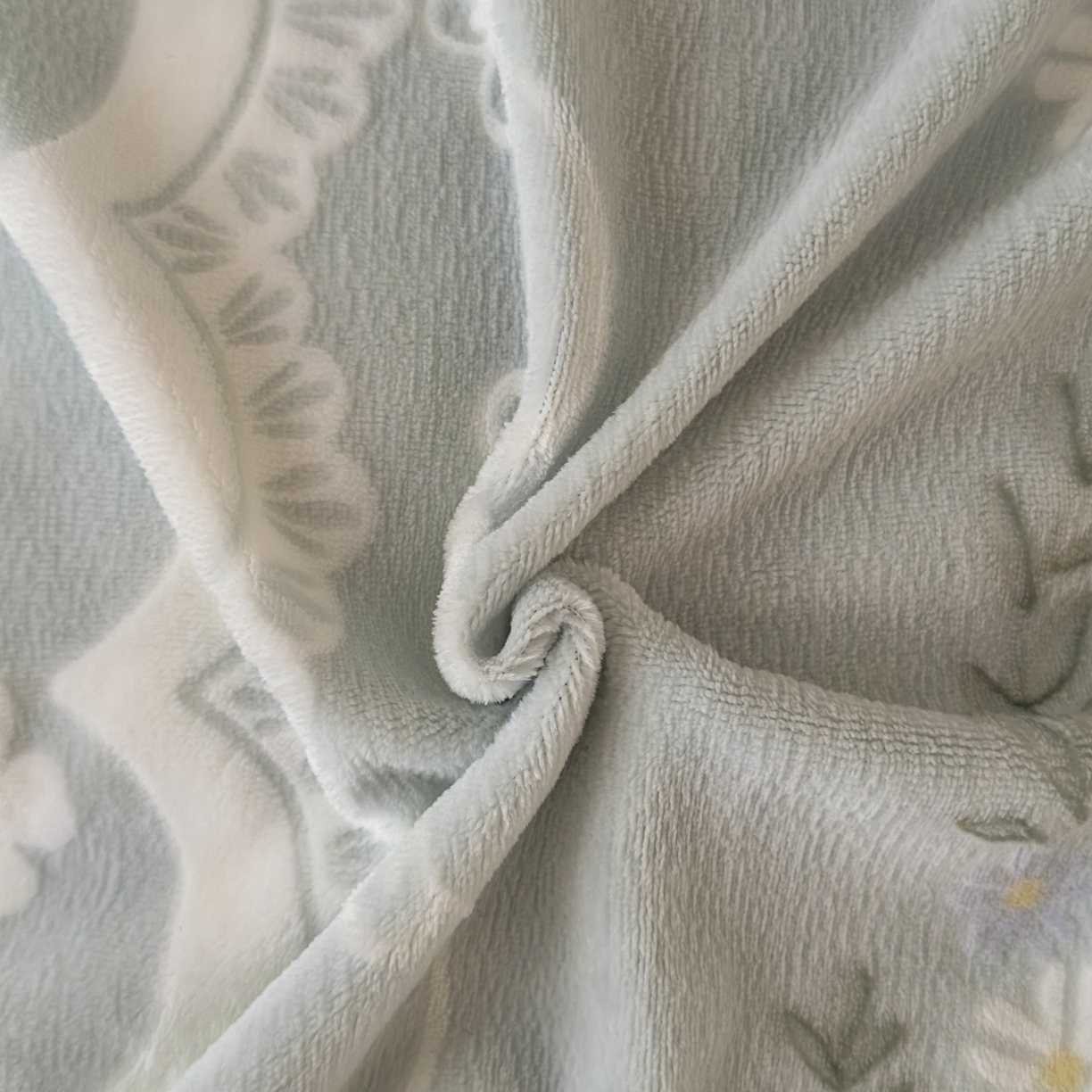 91家纺网 家纺一手货源 找家纺 KA家纺 2025新款秋冬床裙款着色烂花立体雕花牛奶绒四件套 安妮蓝